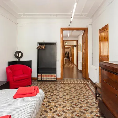 Beautiful & Spacious Flat In Bcn Center *