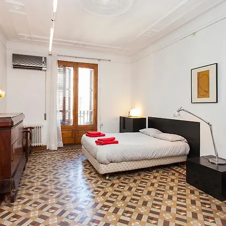 Beautiful & Spacious Flat In Bcn Center *